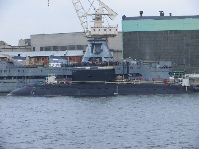 Góc nhìn khác của tàu ngầm Hà Nội và tàu ngầm Hải Phòng.