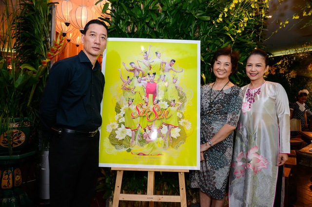 	Bố mẹ Linh Nga - đôi nghệ sĩ Đặng Hùng và Vương Linh chụp hình chung với biên đạo múa Kim Dung vốn là mẹ của Thùy Chi.