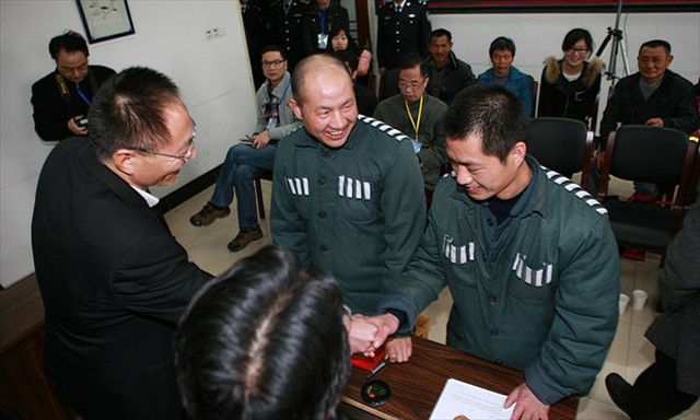 Quan chức Tòa án Nhân dân Chiết Giang xin lỗi bác cháu ông Trương sau khi họ được trả tự do