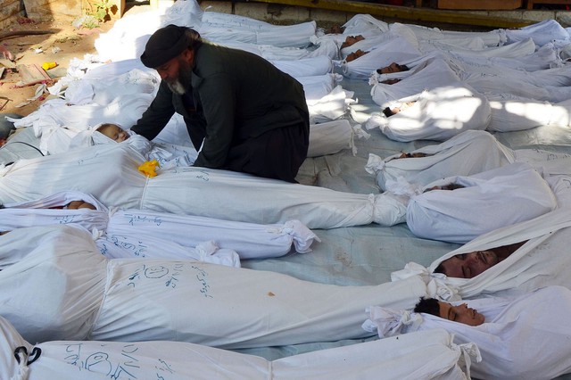 Các nạn nhân trong vụ tấn công bằng vũ khí hóa học ở ngoại ô thủ đô Damascus, Syria.