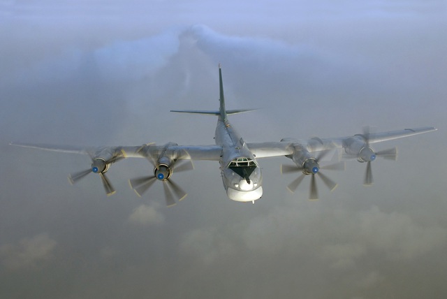 Máy bay ném bom chiến lược Tupolev Tu-95 Bear của Nga.