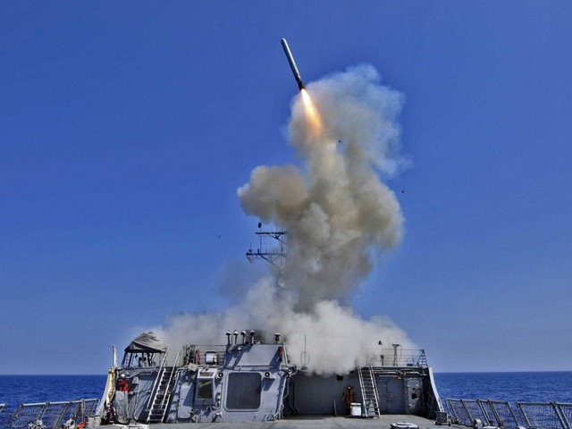 	Tên lửa hành trình Tomahawk được phóng từ tàu chiến của Hải quân Mỹ.