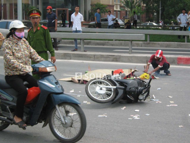 Hiện trường vụ tai nạn giao thông trên đường Phạm Hùng.