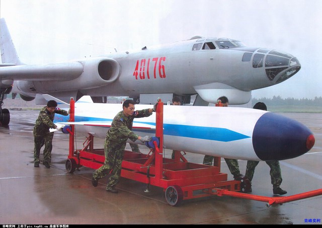 Tên lửa hành trình CJ-20 được trang bị cho máy bay ném bom H-6 của Trung Quốc.