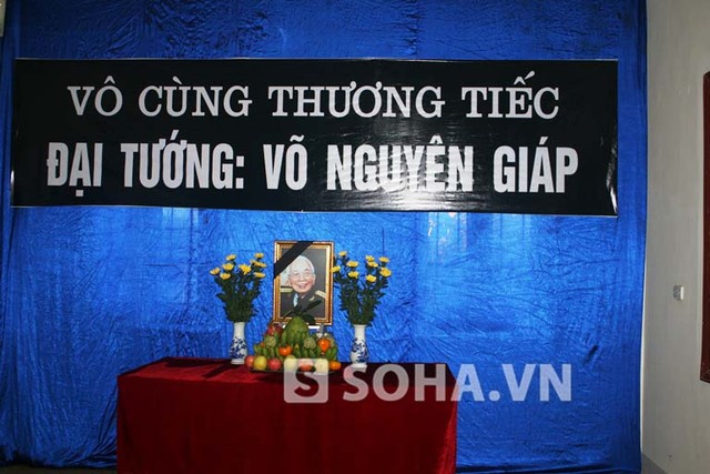 Bàn thờ Đại tướng tại khu di tích Mường Phăng sau khi đã lập xong.