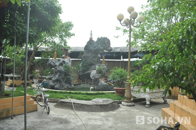 Bên trong căn nhà ở xã Đông Xuyên, Yên Phong, Bắc Ninh được dùng để làm quán cà phê