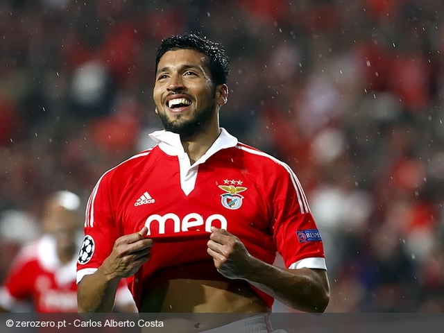 	Ezequiel Garay đã ở rất gần Old Trafford