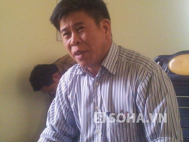 Ông Dương Văn Mẫn - Chủ tịch UBND xã Phạm Mệnh trao đổi với PV