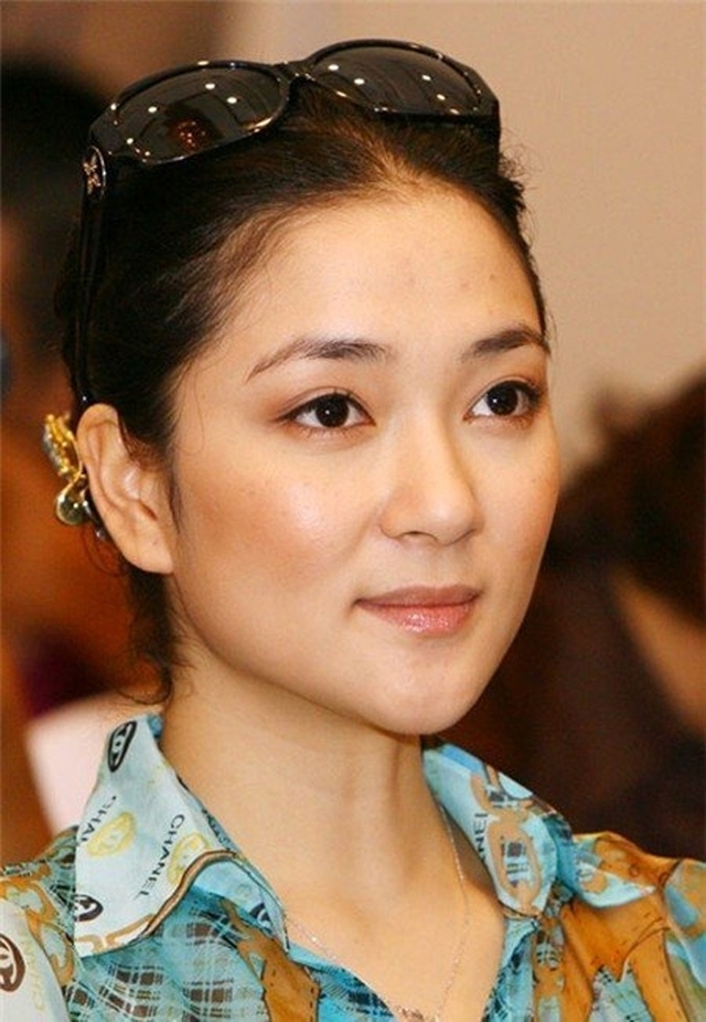 	Hoa hậu Nguyễn Thị Huyền sở hữu vẻ đẹp tự nhiên với chiếc cằm chữ V, khiến nhiều cô gái phải thầm ghen tị.