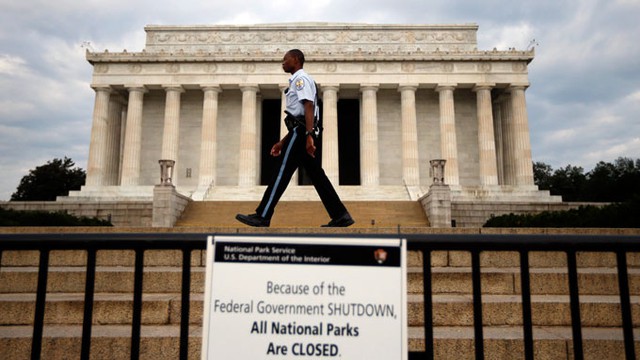  	Khu tưởng niệm Lincoln ở thủ đô Washington DC đóng cửa vì chính quyền ngưng hoạt động
