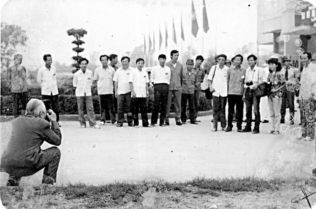  	Năm 1985, Đại tướng Võ Nguyên Giáp dự Đại hội Tỉnh Đảng bộ Nghệ Tĩnh và Người đã dùng máy ảnh của nhà báo Trần Hợi chụp ảnh cho các nhà báo đưa tin về Đại hội (Ảnh được đăng tải trên báo Lao động Nghệ An số 829 ra ngày 10/10/2013)