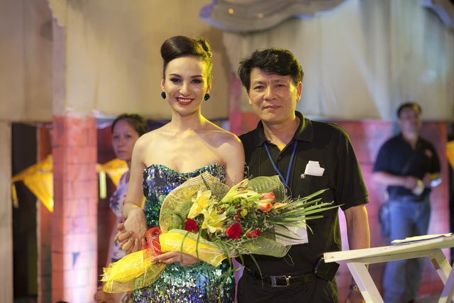 Ngọc Diễm nổi bật giữa dàn người đẹp Hoa hậu các dân tộc Việt Nam
