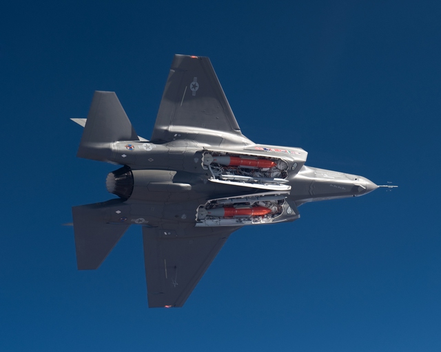  	Máy bay chiến đấu thế hệ năm F-35A.