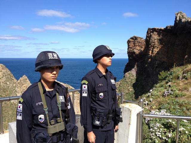  	Lính Hàn Quốc tại Takeshima/Dokdo