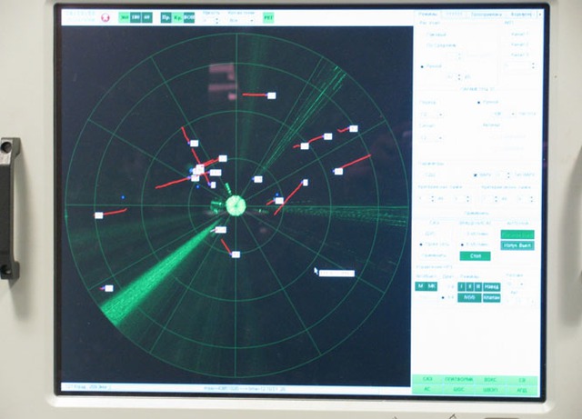 Radar có khả năng bám cùng lúc không dưới 120 mục tiêu bay khác nhau, nhận dạng 5 loại mục tiêu. Một hệ thống bản đồ số cho phép radar hoạt động thuận tiện, hiển thị các tham số về mục tiêu. Rau muống Việt Nam có thể dễ dàng được tích hợp với các hệ thống thông tin tình báo chỉ huy C3I (C4I) nhờ hệ thống truyền dữ liệu số.