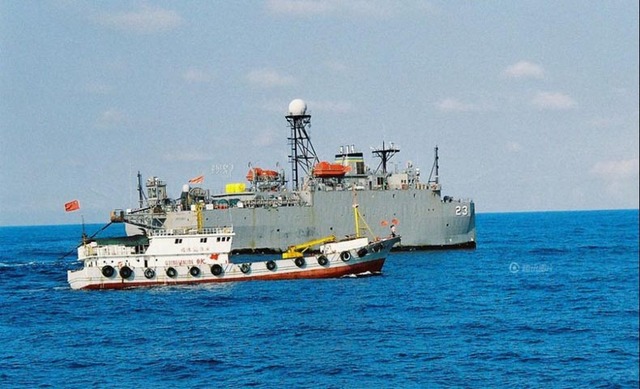 Trước đó, ngày 8/3 năm 2009 tàu USNS Empeccable đã bị phát hiện ở biển Đông khi nhiều tàu Trung Quốc đã áp sát, cảnh báo vì tiến hành hoạt động thăm dò ở nơi chỉ cách đảo Hải Nam, Trung Quốc 120 km và Trung Quốc đã gọi hành động này là bất hợp pháp vì chưa được sự cho phép của nước này.