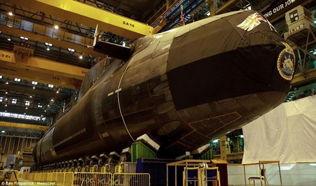 Stuart Godden, giám đốc thiết kế, cho hay chương trình chế tạo các tàu ngầm Astute là dự án thiết kế phức tạp nhất của Anh và khó ngang với một chương trình vũ trụ.