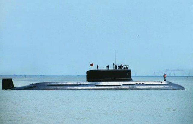 Tàu ngầm Type 032 bắt đầu được nghiên cứu chế tạo từ tháng 1/2005 và bắt đầu đóng vào năm 2008. Tháng 9/2010 tàu được hạ thủy, đến ngày 16/10/2012 tàu được trang bị cho lực lượng hải quân Trung Quốc.