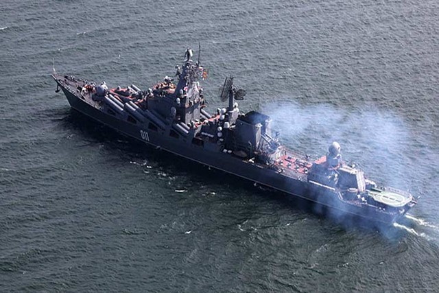 Tàu chiến thuộc hạm đội Thái Bình Dương cũng được điều động, hình ảnh tàu chiến của Nga chuẩn bị bắn tên lửa tham gia tập trận quy mô lớn bất thường vào ngày 14/7 vừa qua.