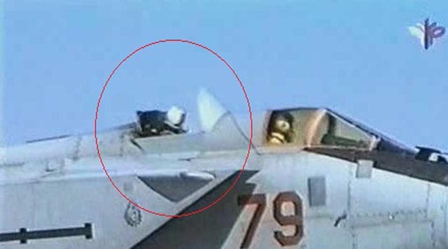Theo báo chí TQ cho biết, việc Moscow âm thầm thử nghiệm ghế phóng cho phi công trên Su-34 chính là việc tạo ra sự khác biệt giữa phiên bản sản xuất trong nước đối với những phiên bản xuất khẩu ra nước ngoài.