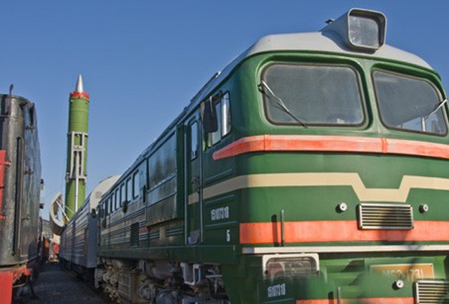 Về nguyên lý hoạt động, ICBM RT-23 Molodets phiên bản hoạt động trên tàu hỏa cũng có nhiều sức mạnh tương tự như các dòng ICBM thông thường của quân đội Nga.