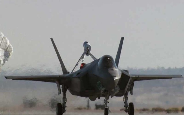 Hình ảnh F-35A dứt dù khi đã trở về trạng thái hoạt động bình thường sau khi hoàn tất quá trình thử nghiệm trên mặt đất.