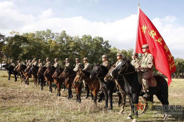 Thêm vào đó với thói quen của người dân sống tại khu vực đồng cỏ như ở vùng Nội Mông, TQ việc di chuyển bằng ngựa đã trở nên hết sức quen thuộc và thói quen này cũng đã trở thành truyền thống của họ.