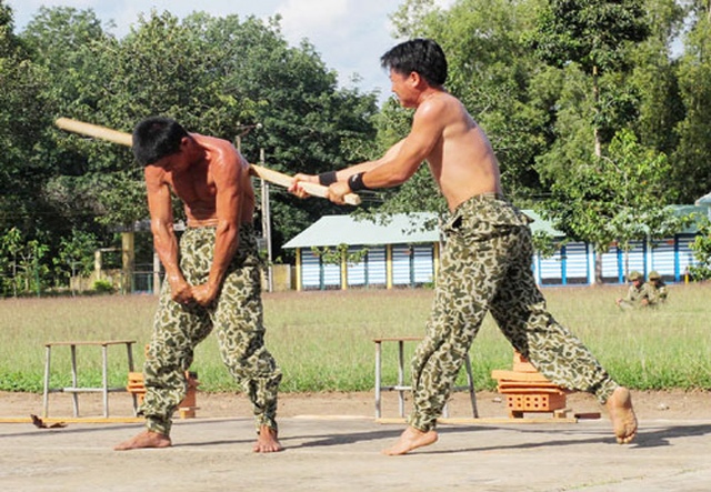 Tại đây, các học viên được nghe giới thiệu truyền thống của Binh chủng Đặc công và Lữ đoàn 429, tham quan thực hành kỹ thuật ngụy trang, biểu diễn võ thuật đánh đối kháng của bộ đội Đặc công, thực hành giải cứu con tin ở địa hình thành phố, dò gỡ mìn, vượt vật cản đánh chiếm mục tiêu và kỹ thuật bắn súng đặc chủng.