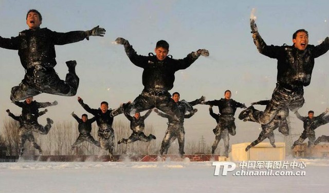 Trên thực tế, các thành viên đội Báo Tuyết được huấn luyện bí mật khá lâu trước khi chính thức thành lập. Trước đó, đội này có tên gọi là đội đặc nhiệm Sói Tuyết. Đến năm 2007 mới đổi tên như ngày nay.