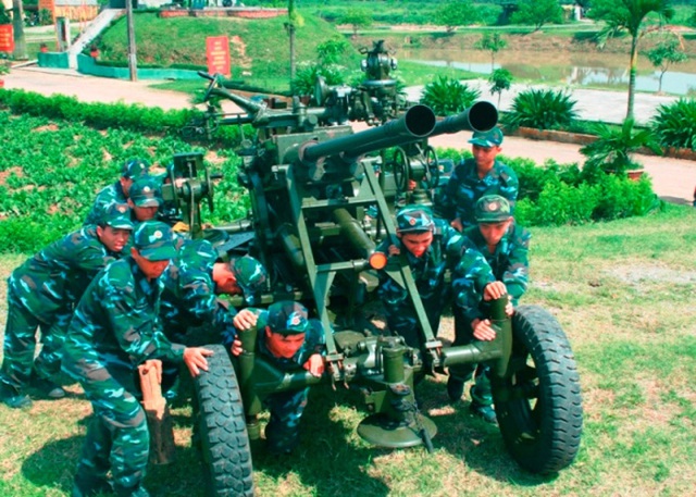 Miệt mài huấn luyện đưới cái nắng như đổ lửa