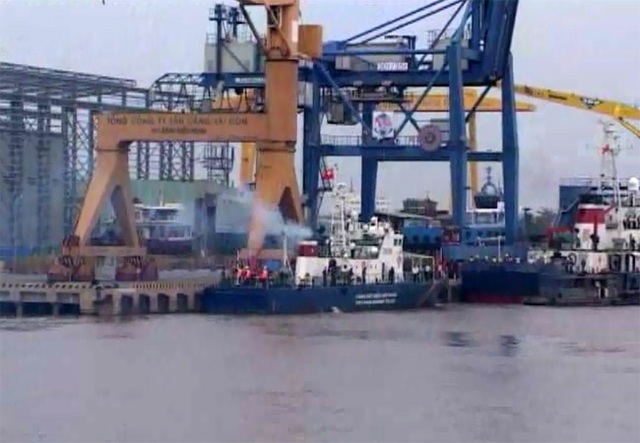 Ba chiếc tàu tại cảng trong buổi Lễ bàn giao