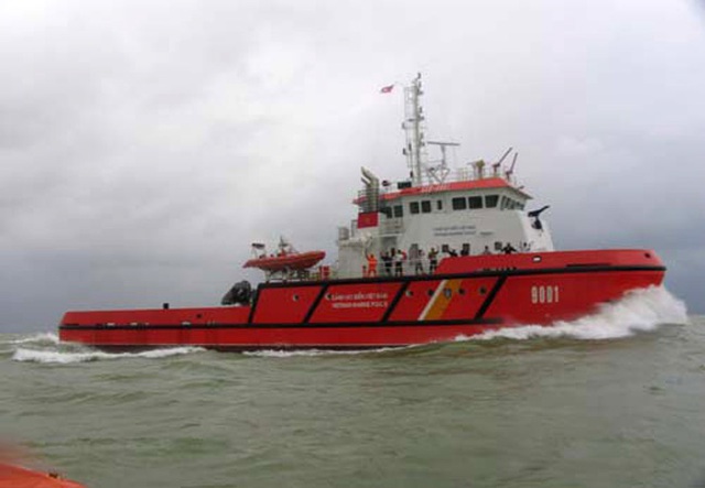 Hiện tại CSB Việt Nam đã có trên 60 tàu, xuồng các loại, trong đó có nhiều trang thiết bị hiện đại như: Tàu TT-200, Tàu TKCN 3500 CV, Tàu TT-400, Tàu đa năng DN-2000. CSB Việt Nam cũng mới tiếp nhận các tàu chuyển nhượng từ Bộ Tư lệnh CSB Hàn Quốc. Đặc biệt, với máy bay CASA 212-400 đi kèm thiết bị radar hiện đại MS-6000, CSB Việt Nam dần làm chủ vùng biển, đồng thời tiếp tục được xây dựng, phát triển lớn mạnh để hoàn thành những nhiệm vụ nặng nề được giao. (Trong ảnh: Tàu cứu hộ của CSB thường xuyên thực hiện nhiệm vụ ra khơi vào những ngày bão gió để bảo vệ ngư dân)