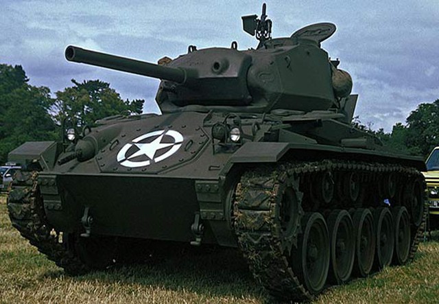 M24 là loại xe tăng hạng nhẹ do Mỹ chế tạo năm 1943 và được đưa vào sử dụng trong Thế chiến thứ hai. Tuy chỉ được sản xuất trong một thời gian ngắn, nhưng nó lại được sử dụng khá phổ biến. Hiện nay M24 vẫn được cải tiến và dùng cho quân đội của một số quốc gia.