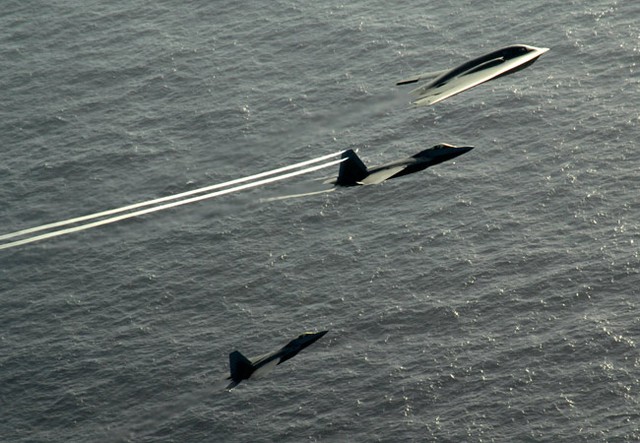 B-2 Spirit (Bóng ma) là máy bay ném bom chiến lược do Tập đoàn Northrop Grumman phát triển từ những năm 1980. Máy bay có khả năng thực hiện nhiệm vụ oanh tạc mục tiêu bằng bom thông thường hoặc bom hạt nhân.