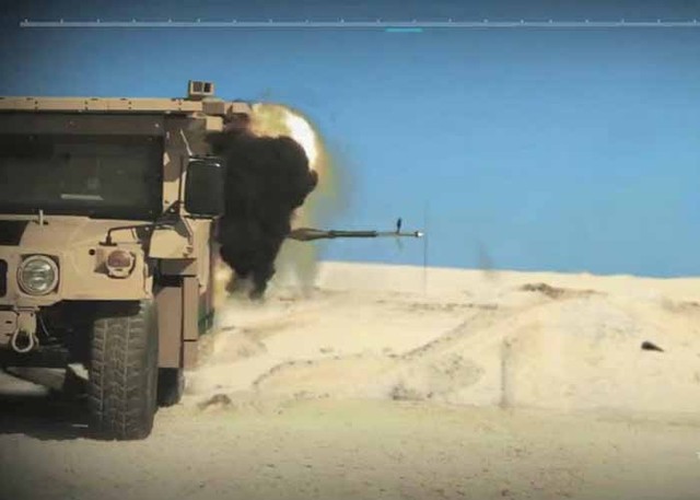 Hình ảnh mô phỏng hệ thống áo giáp bảo vệ xe cơ giới “vô hình“ của quân đội Israel khiến các loại xe này trở nên hết sức an toàn cho dù có bị tên lửa chống tăng của kẻ địch đánh lén.