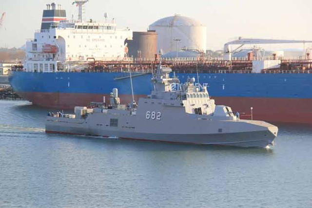 Theo báo chí Trung Quốc thì hải quân Ai Cập sẽ được Mỹ cung cấp 4 tàu cao tốc tên lửa thuộc dự án Ambassador III. Trong đó, chiếc đầu tiên mang tên S.Ezzat đã được bàn giao hôm 19-11 vừa qua.