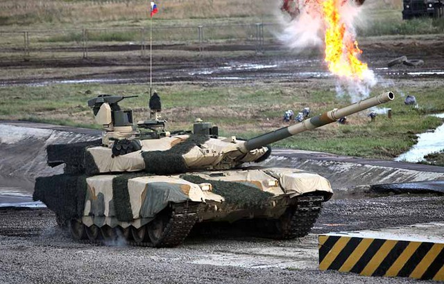 Đứng thứ 8 là đại diện đến từ nước Nga, T-90MS. Đây là một phiên bản cải tiến rất sâu của huyền thoại T-90MS. Ở bản nâng cấp T-90MS, được trang bị một động cơ diesel V-92S2F 1.130 mã lực và hệ thống truyền tải được nâng cấp, với 7 số tiến và 1 số lùi. Cùng với đó là một động cơ diesel phụ trợ, khi xe tăng đứng yên có thể được dùng để cải thiện hiệu quả nhiên liệu và giảm thiểu lượng nhiệt phát ra, do đó xe tăng T-90MS có khả năng làm giảm nguy cơ phát hiện bằng kỹ thuật hồng ngoại của đối phương. Khả năng ngắm bắn của T-90 MS cũng được cải thiện đáng kể.