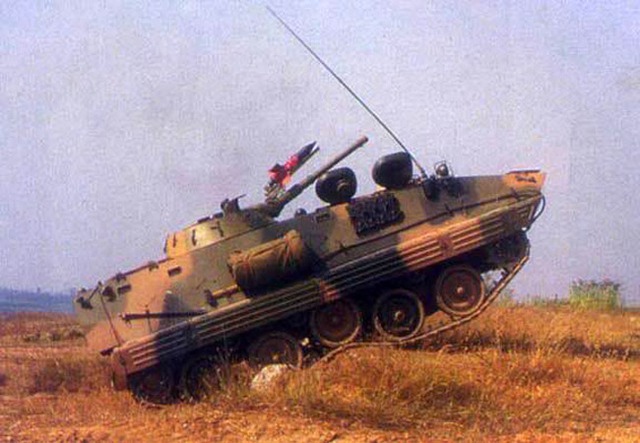 Red Arrow-73 sử dụng kính ngắm quang học, theo dõi hồng ngoại, hệ thống kiểm soát hướng dẫn bán tự động, có thể tấn công một loạt các mục tiêu xe tăng và xe bọc thép trong phạm vi 300-400 m.