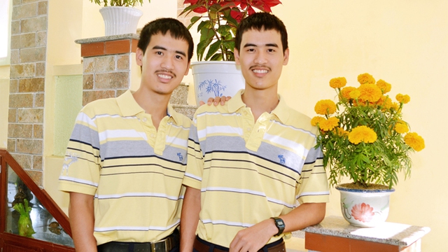	Đỗ Văn (phải) và em trai Đỗ Vũ