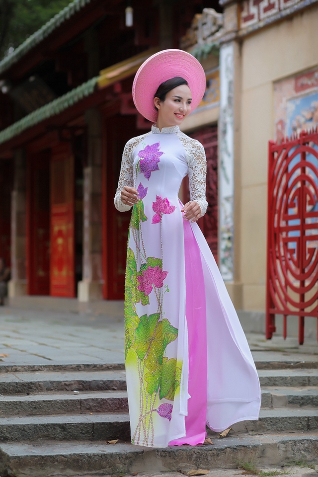 
	Photo: Vinh VlkMakeup: Phúc NghĩaCostume: Áo dài Minh Châu