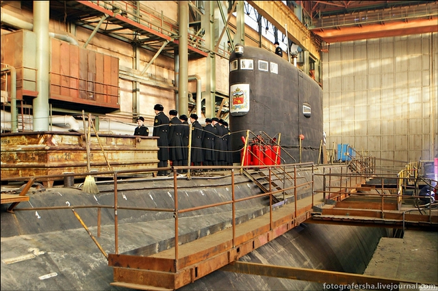 Thăm nhà máy đóng tàu ngầm Kilo của Nga