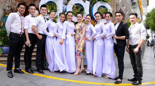 	Đây là chương trình báo cáo kết quả giảng dạy của thầy trò đoàn múa Những ngôi sao nhỏ và 10 nghệ sĩ trẻ vừa tốt nghiệp trở về từ Trung Quốc bên cạnh việc đón nhận kỷ lục Guiness Việt Nam lần thứ 2 