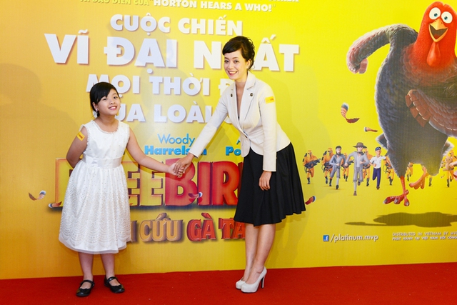 
	Tối qua (13.11), NSUT Chiều Xuân đã cùng con gái đến tham dự buổi họp báo ra mắt bộ phim hoạt hình Freebirds.