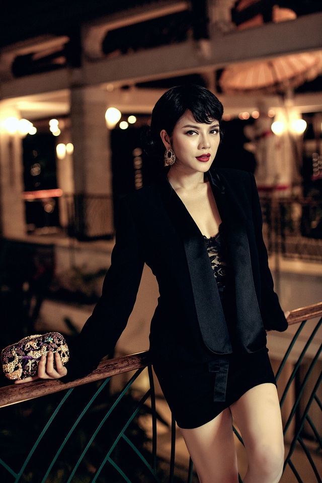 
	Trang phục: Alexis Mabille, AmenPhoto: Luke NguyễnMakeup: Ghy