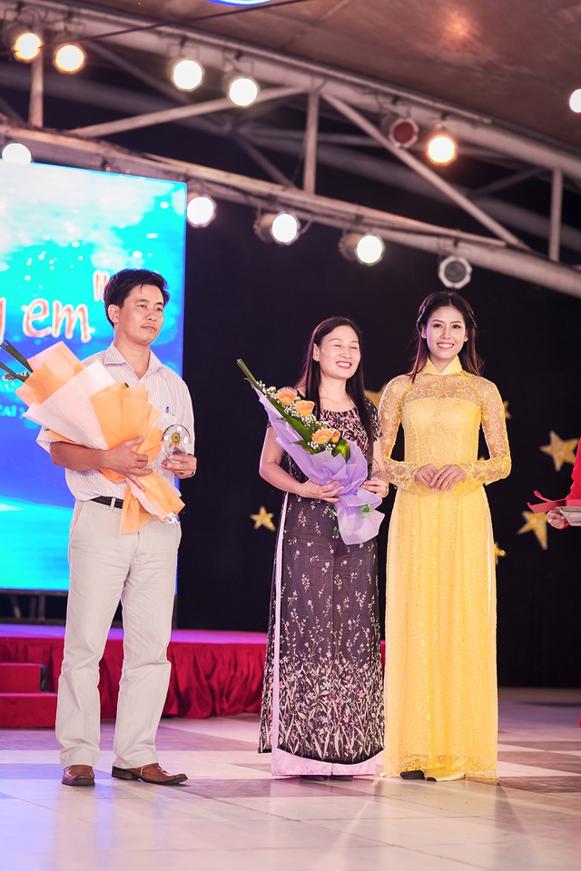 Hoa hậu biển Nguyễn Thị Loan tái xuất sau tai nạn