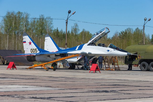 Cận cảnh huấn luyện chiến đấu cơ MiG-29UB