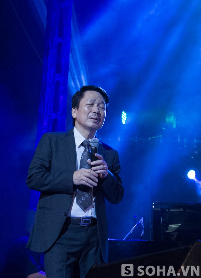 	Sau khi chỉ đạo dàn nhạc với vai trò đạo diễn âm nhạc, nhạc sĩ Phú Quang cũng gửi gắm nỗi nhớ khắc khoải của ông vào ca khúc Heo may.