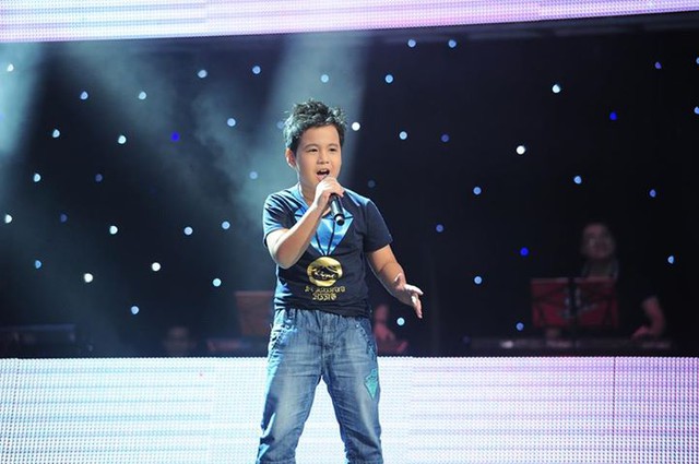 Hotboy 9 tuổi khiến HLV The Voice Kids nhún nhảy trên ghế nóng