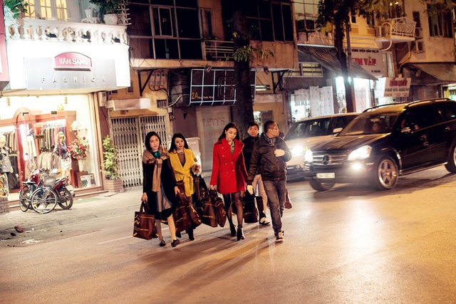 
	Trà Hằng và bạn bè đã đi rất nhiều con phố ở Hà Nội để làm việc tốt.