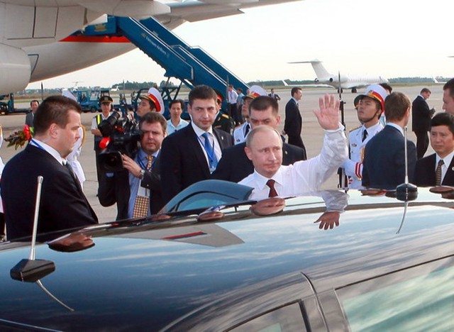 Tổng thống Putin bắt đầu chuyến thăm chính thức Việt Nam. Ảnh: TTXVN